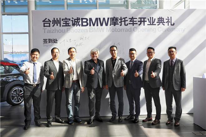 1541065171107217.jpg 領(lǐng)導合影.jpg